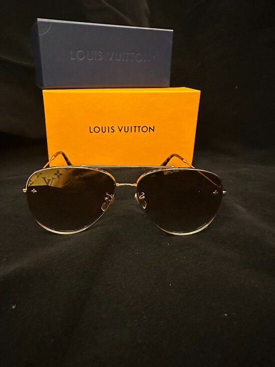 Louis Vuitton Aviator Sunglasses main image 4